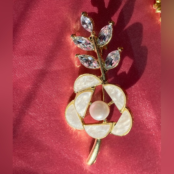 Genuine Freshwater Pearl Brooch Set - Picture 3 of 5